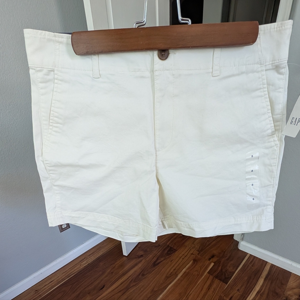 Gap Stretch Easy 5" Mid Rise Ivory  Shorts Size 8 Nwt ❤